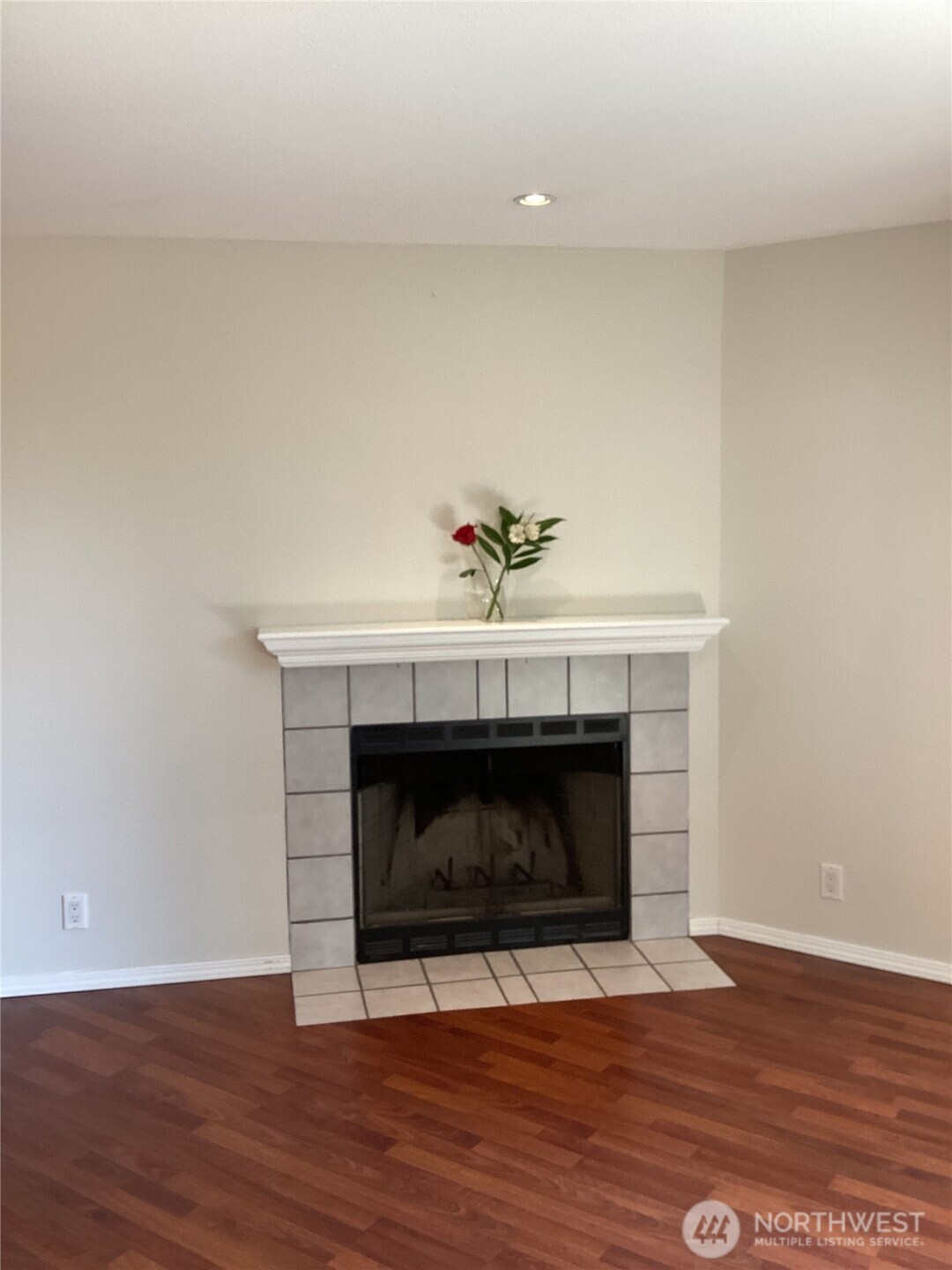 8512 242nd Street Southwest, Unit 4 Edmonds, WA 98026 - Photo 14 of 37