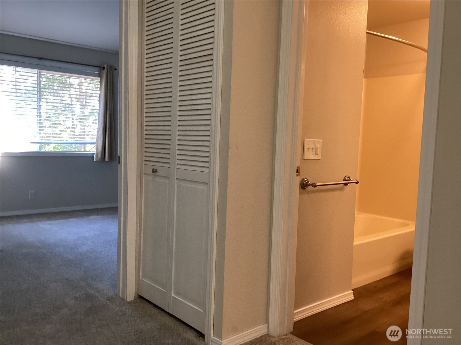 8512 242nd Street Southwest, Unit 4 Edmonds, WA 98026 - Photo 21 of 37
