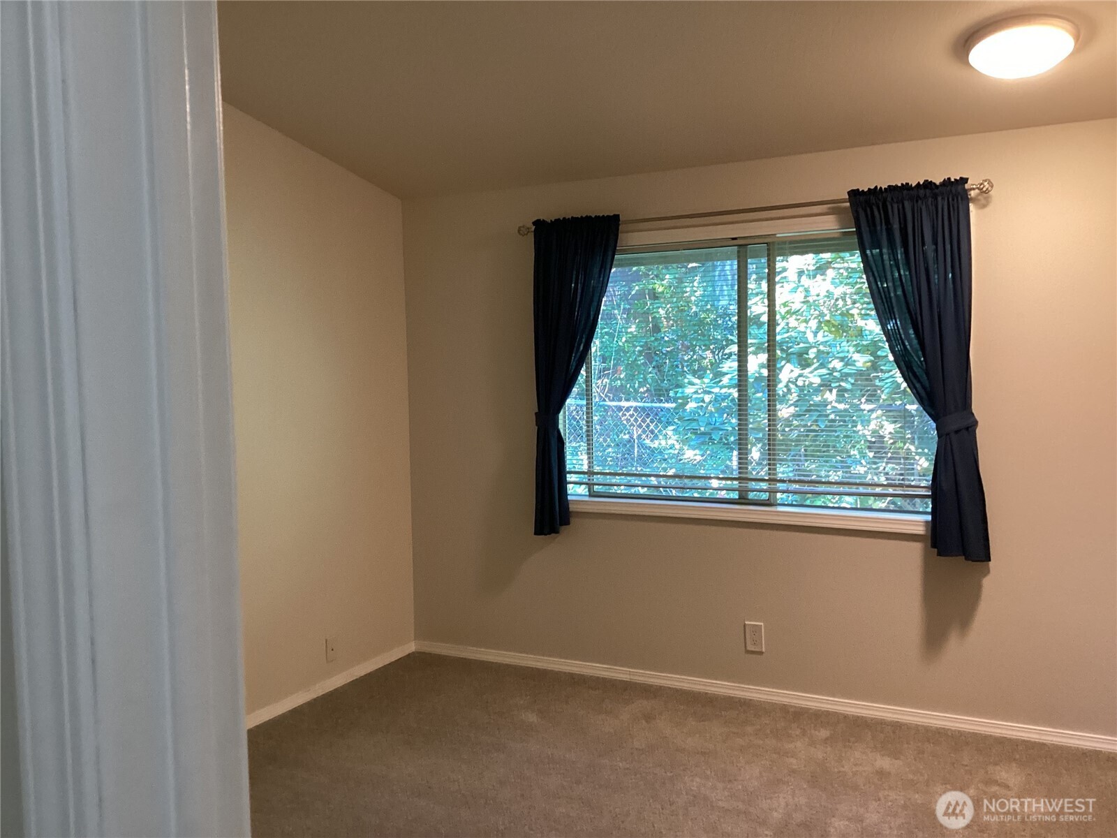 8512 242nd Street Southwest, Unit 4 Edmonds, WA 98026 - Photo 22 of 37