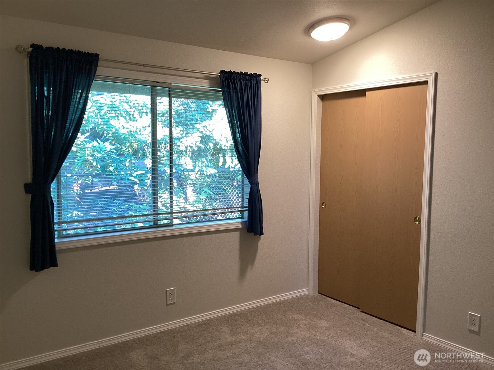 8512 242nd Street Southwest, Unit 4 Edmonds, WA 98026 - Photo 23 of 37