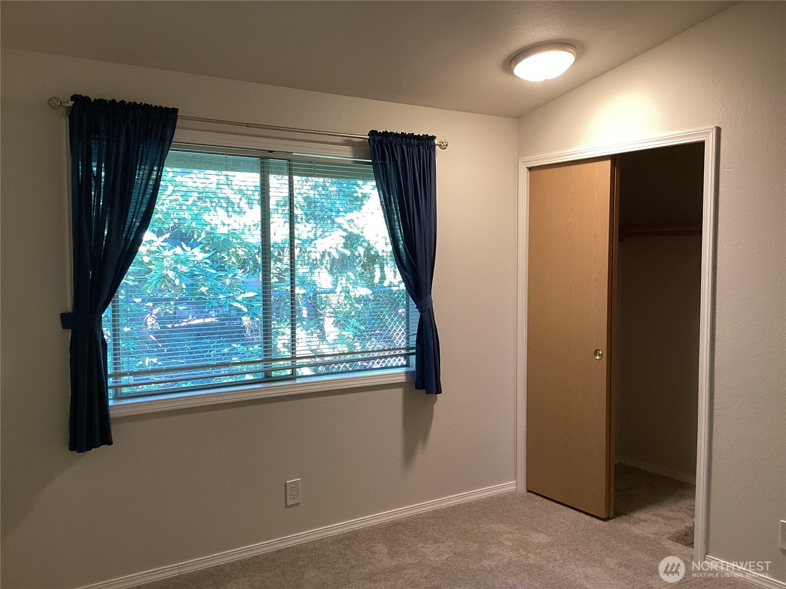 8512 242nd Street Southwest, Unit 4 Edmonds, WA 98026 - Photo 24 of 37