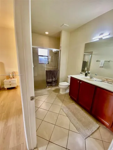 a en suite bathroom with a sink and a mirror