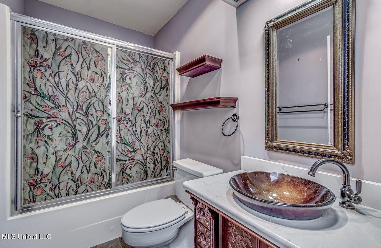 114 River Place Jackson, MS 39211 - Photo 5 of 13 Bathroom 1 RP