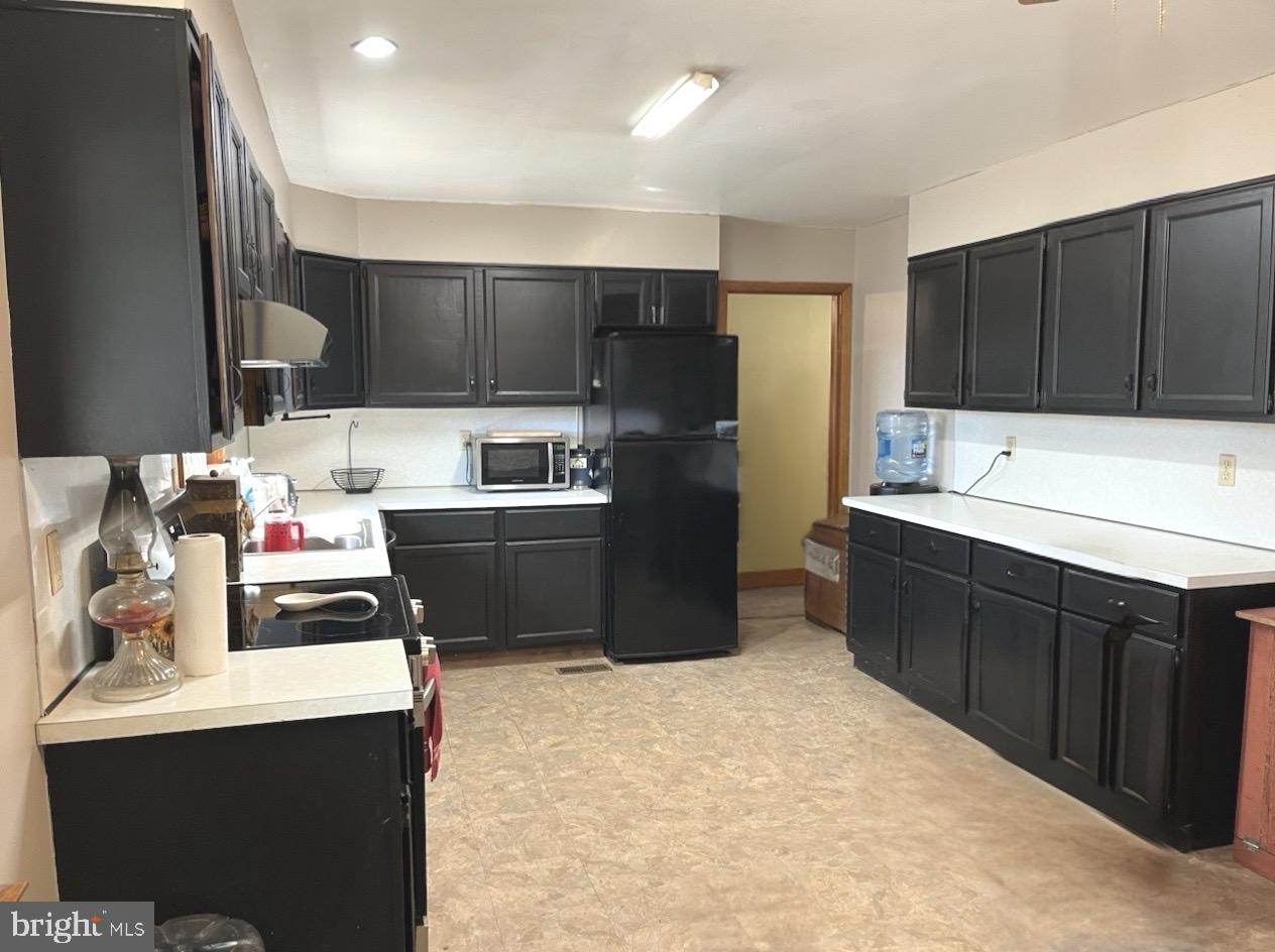 909 Emory Church Road Upperco, MD 21155 - Photo 2 of 13 Spacious kitchen