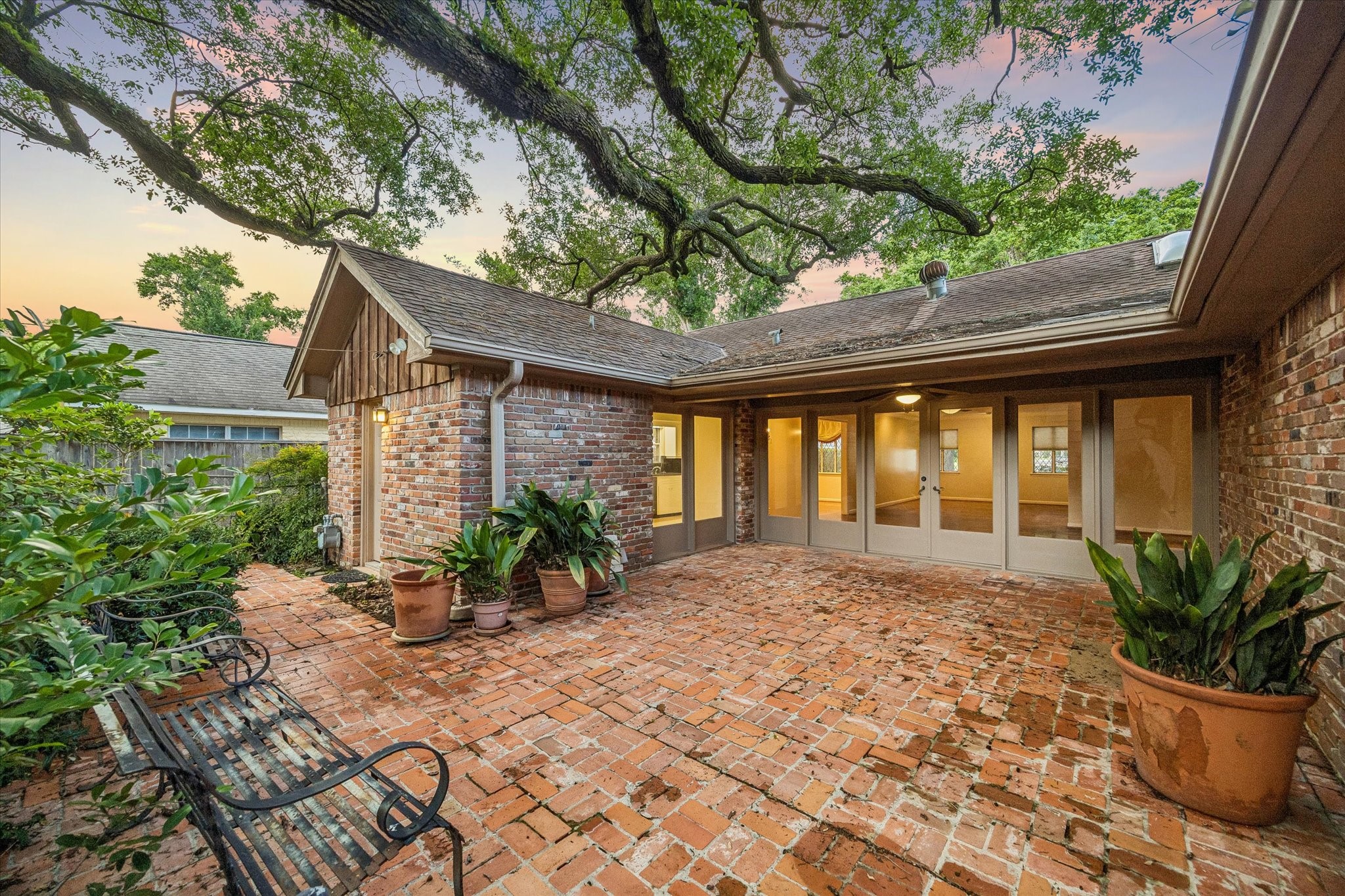 2126 Chimney Rock Road Houston, TX 77057 - Photo 25 of 30