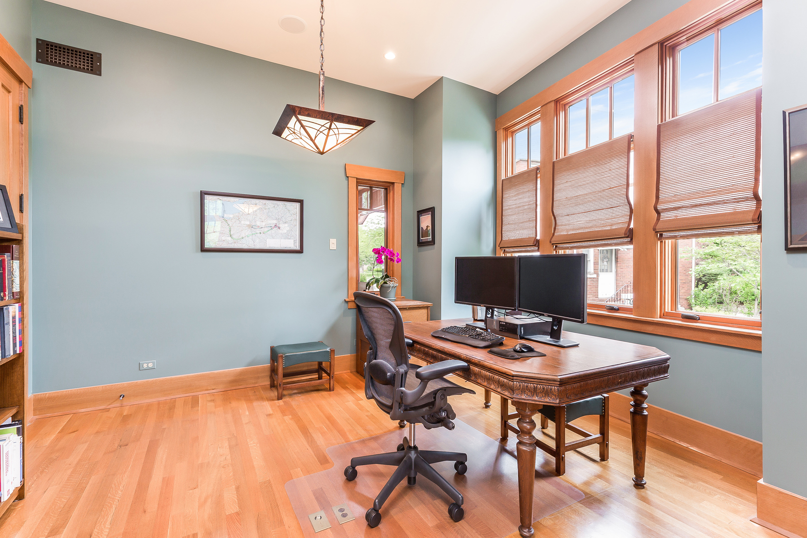 333 Longcommon Road Riverside, IL 60546 - Photo 20 of 50 a workspace with furniture and a window