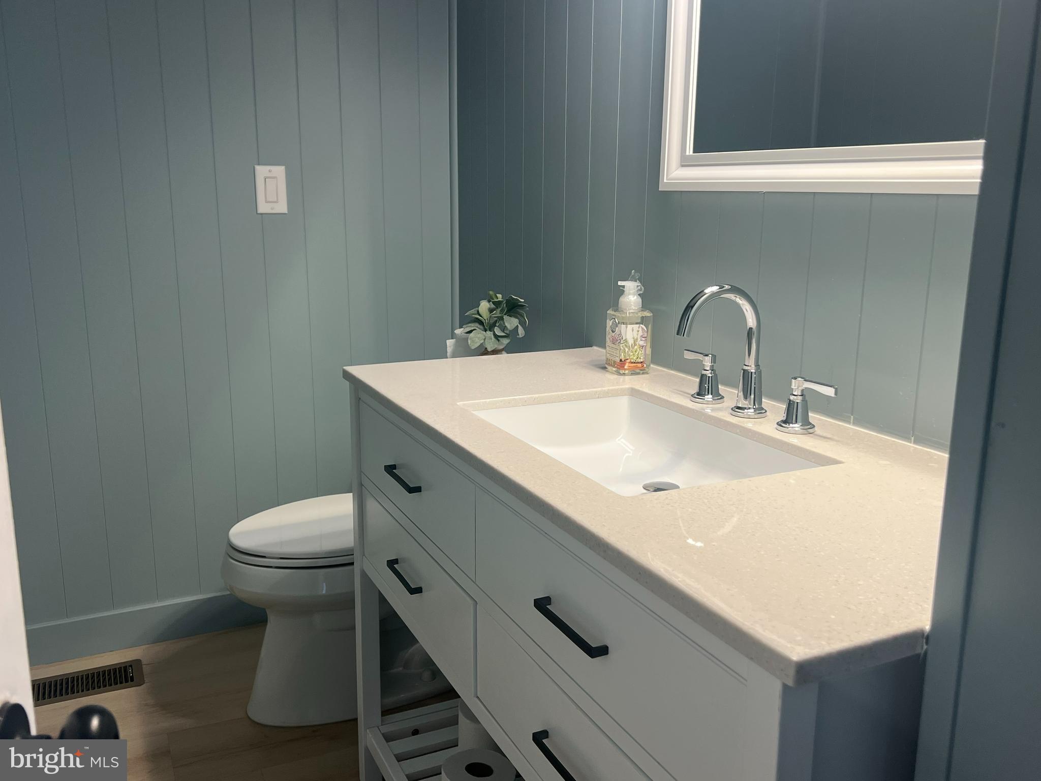 18903 Orchard Terrace Road Hagerstown, MD 21742 - Photo 26 of 43 Guest Powder Room