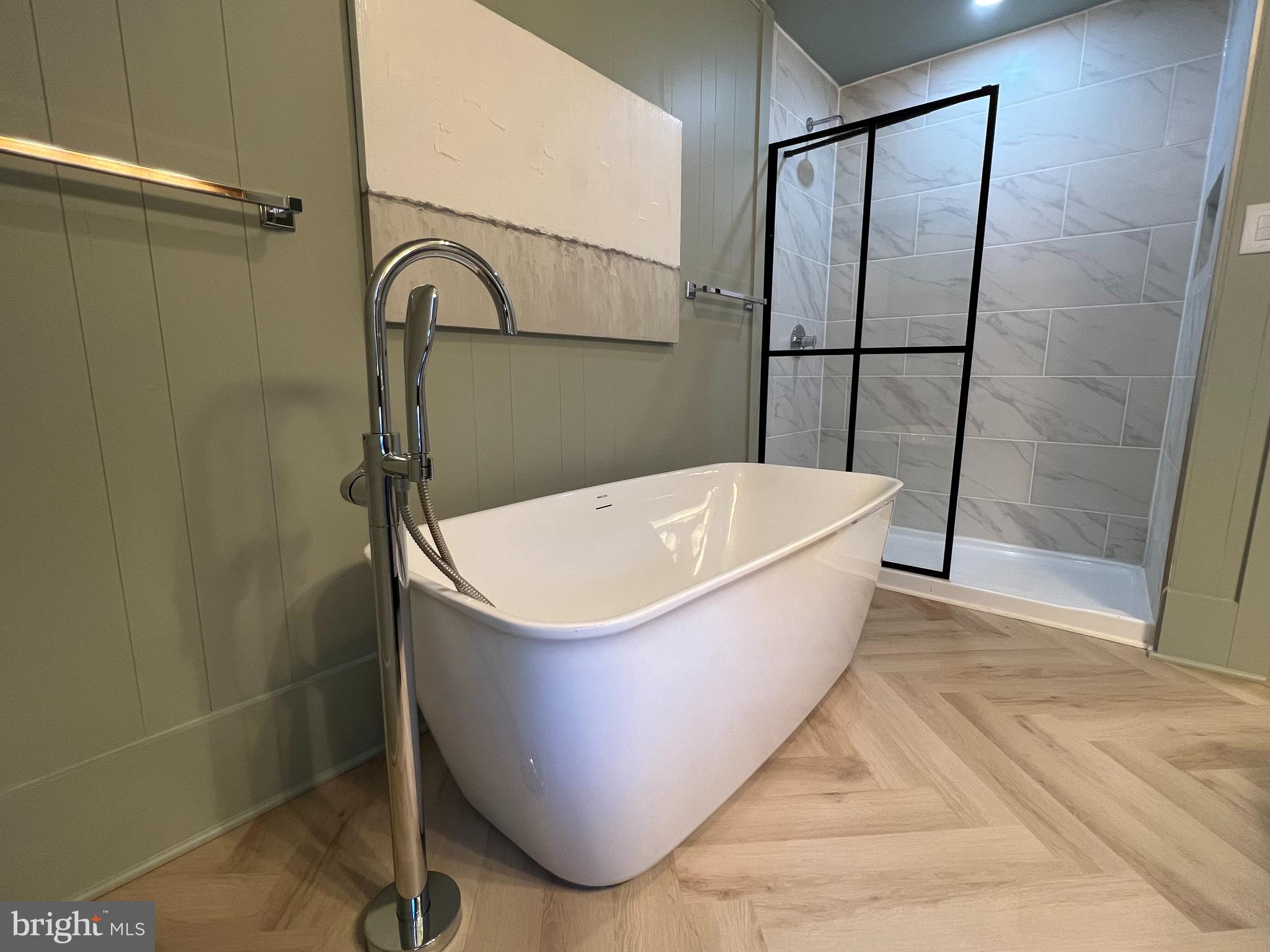 18903 Orchard Terrace Road Hagerstown, MD 21742 - Photo 32 of 43 All bath room are fresh and new