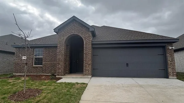 $279,490 | 901 Barton Drive, Ennis, TX 75119