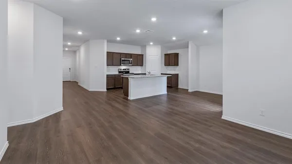 $279,490 | 901 Barton Drive, Ennis, TX 75119