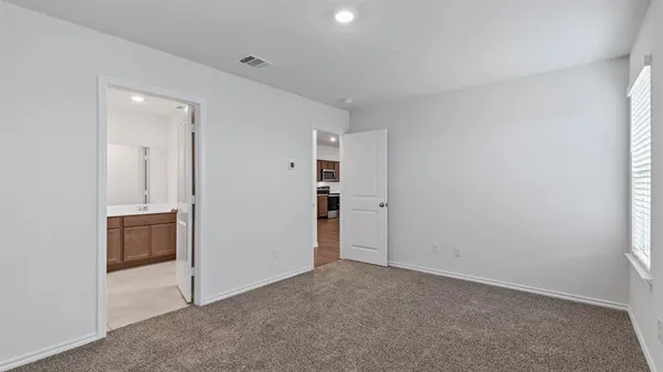 $279,490 | 901 Barton Drive, Ennis, TX 75119