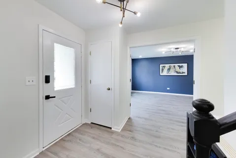 $649,000 | 8 Hampton Court, Mundelein, IL 60060