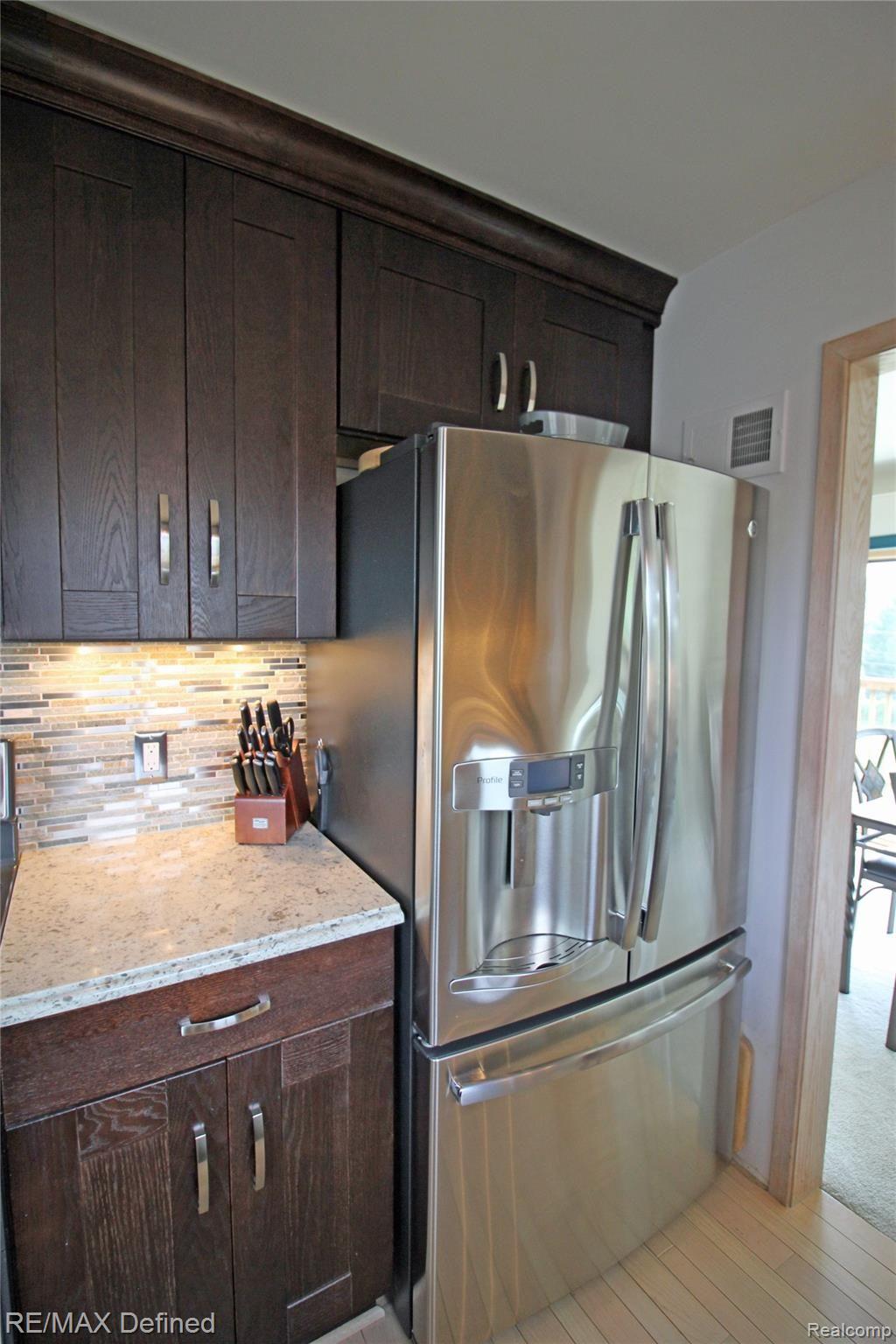 2945 Meadowbrook Drive Rochester, MI 48309 - Photo 5 of 21 Premium Appliances