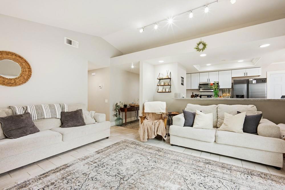 42326 Agena Street Temecula, CA 92592 - Photo 4 of 36 A WELCOMING GREAT ROOM
