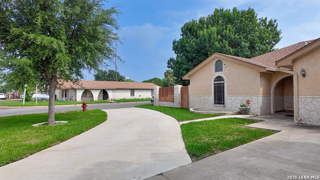 2218 Royal Park Drive Eagle Pass, TX 78852 - Photo 4 of 59