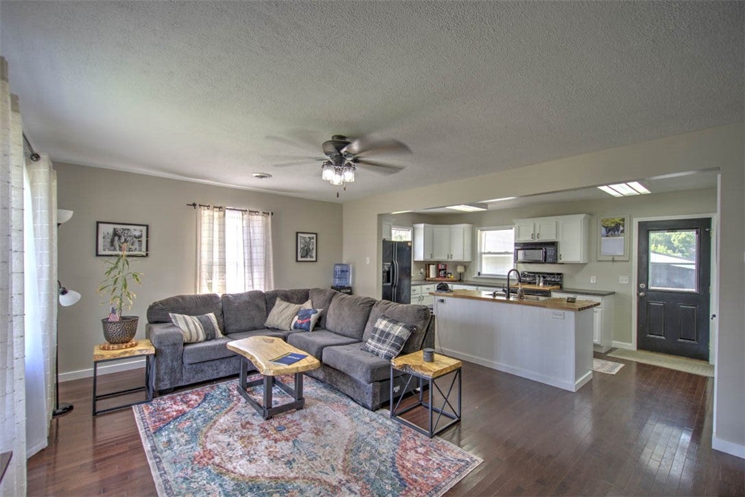 3 West Westway Drive Decatur, IL 62522 - Photo 4 of 24 Gallery Image 4