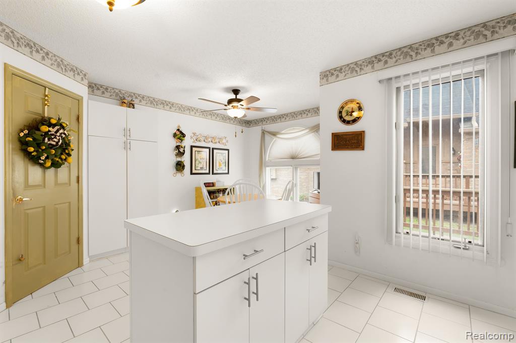 22340 River Ridge Trail Farmington Hills, MI 48335 - Photo 14 of 32
