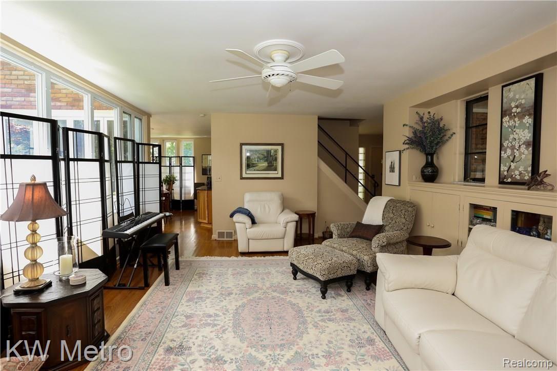 4032 Wakefield Road Berkley, MI 48072 - Photo 5 of 35 Wakefield-5.jpg
