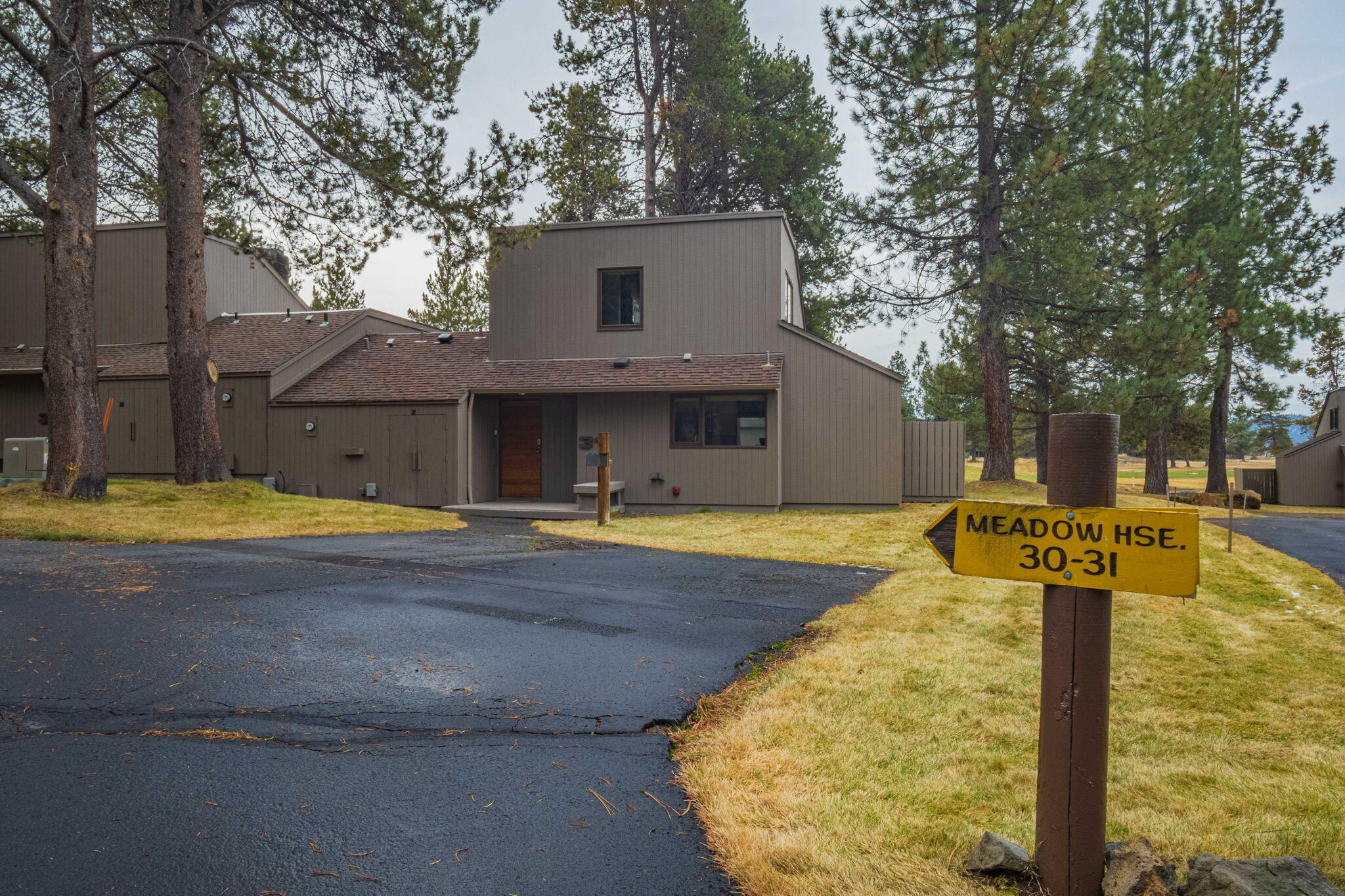 57231 Island Road, Unit 31 Sunriver, OR 97707 - Photo 2 of 32 1-web-or-mls-31 Meadow House-01