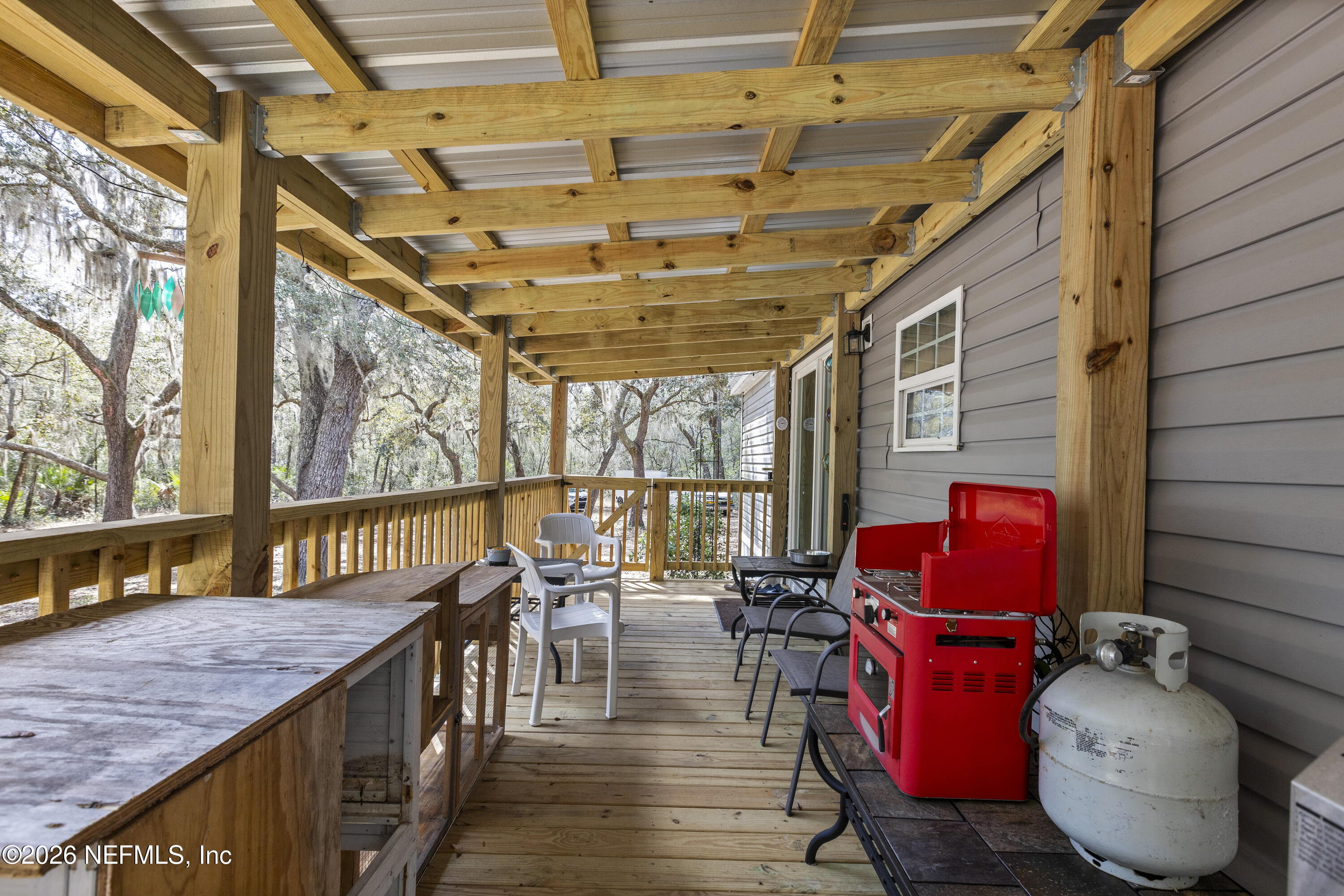 167 West Strickland Road Interlachen, FL 32148 - Photo 20 of 59 a living room with furniture