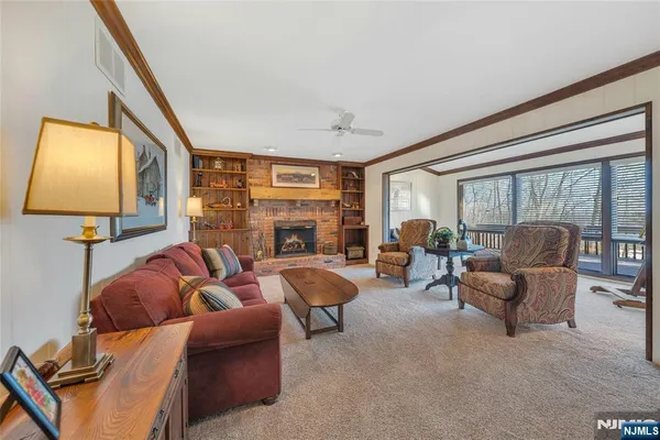 $1,395,000 | 12 Laurel Hill Drive, Newfoundland, NJ 07435