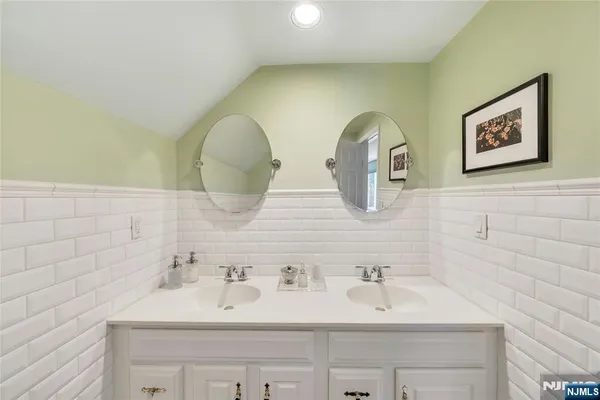 $1,395,000 | 12 Laurel Hill Drive, Newfoundland, NJ 07435