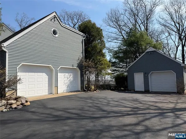 $1,395,000 | 12 Laurel Hill Drive, Newfoundland, NJ 07435