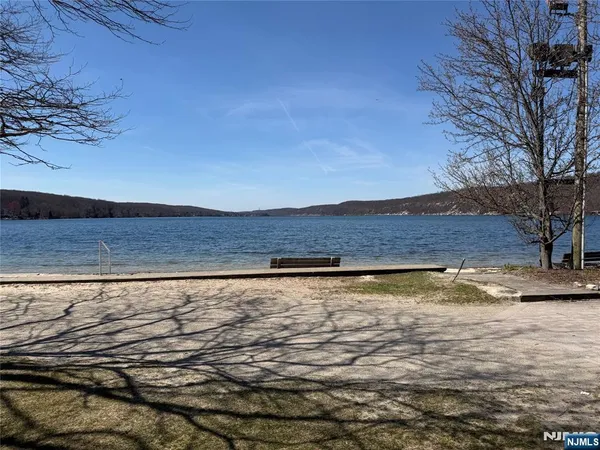 $1,395,000 | 12 Laurel Hill Drive, Newfoundland, NJ 07435