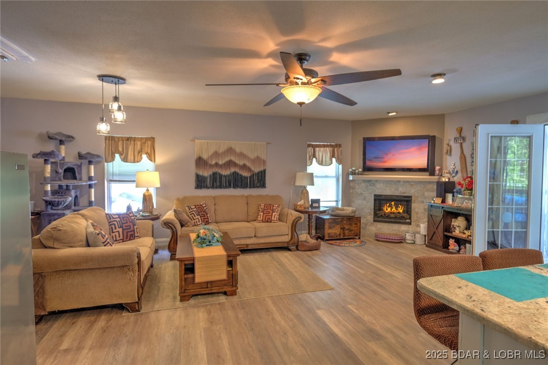 736 Everly Loop Camdenton, MO 65020 - Photo 9 of 28
