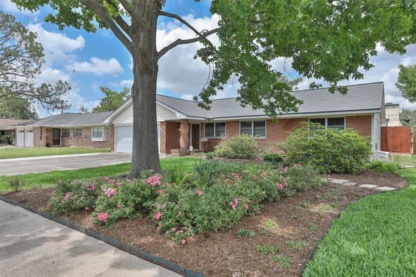 $571,000 | 2427 Willowby Drive, Houston, TX 77008