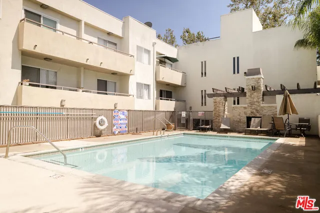 $649,000 | 4702 Fulton Avenue, Unit 304, Sherman Oaks, CA 91423