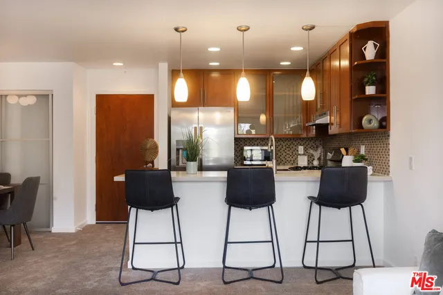 $649,000 | 4702 Fulton Avenue, Unit 304, Sherman Oaks, CA 91423