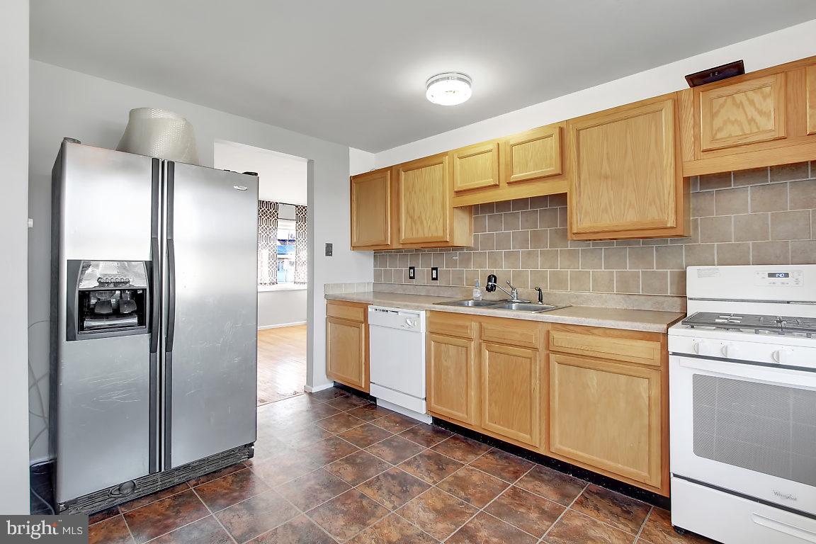 817 Gunnison Road York, PA 17404 - Photo 7 of 24