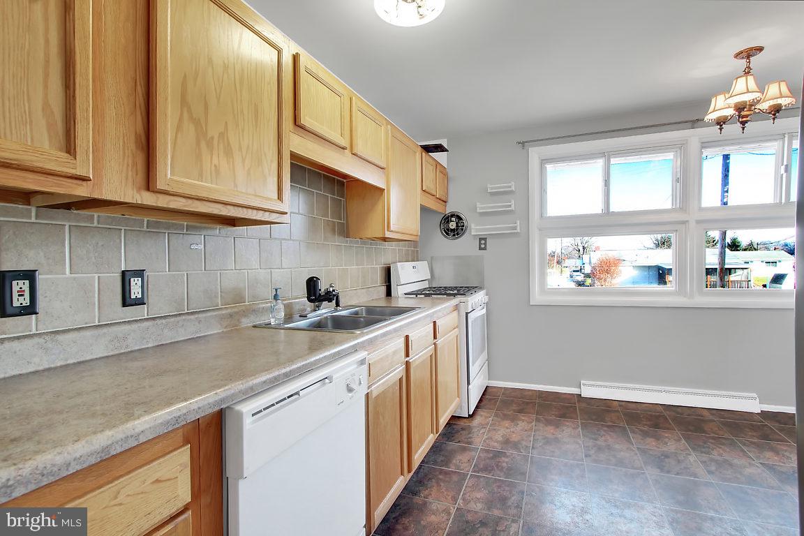 817 Gunnison Road York, PA 17404 - Photo 9 of 24