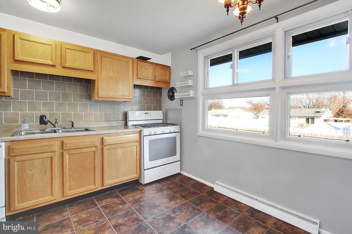 817 Gunnison Road York, PA 17404 - Photo 10 of 24
