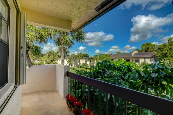 $2,200 | 7911 Eastlake Drive, Unit H, Boca Raton, FL 33433