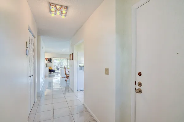 $2,200 | 7911 Eastlake Drive, Unit H, Boca Raton, FL 33433