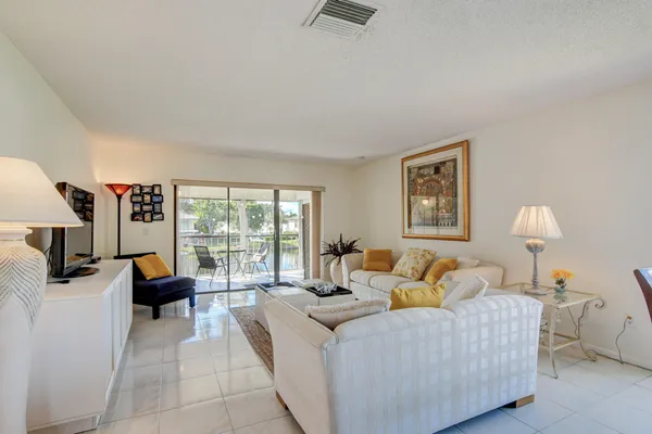 $2,200 | 7911 Eastlake Drive, Unit H, Boca Raton, FL 33433