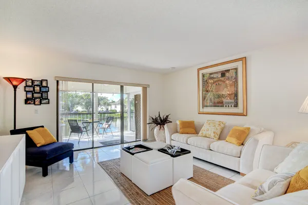 $2,200 | 7911 Eastlake Drive, Unit H, Boca Raton, FL 33433
