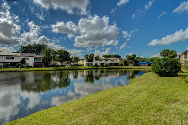 $2,200 | 7911 Eastlake Drive, Unit H, Boca Raton, FL 33433