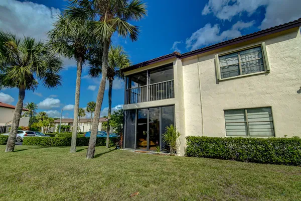 $2,200 | 7911 Eastlake Drive, Unit H, Boca Raton, FL 33433