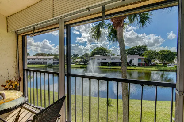 $2,200 | 7911 Eastlake Drive, Unit H, Boca Raton, FL 33433