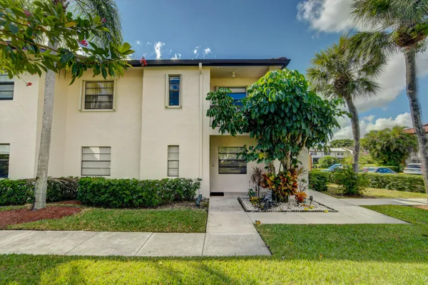 $2,200 | 7911 Eastlake Drive, Unit H, Boca Raton, FL 33433
