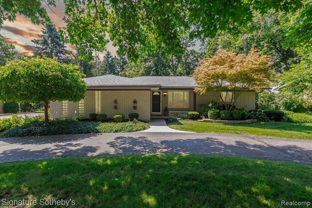 203 Montmorency Road Rochester Hills, MI 48307 - Photo 1 of 28