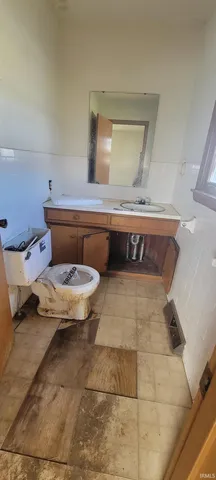 $100,000 | 408 Northeast 18th Street, Washington, IN 47501