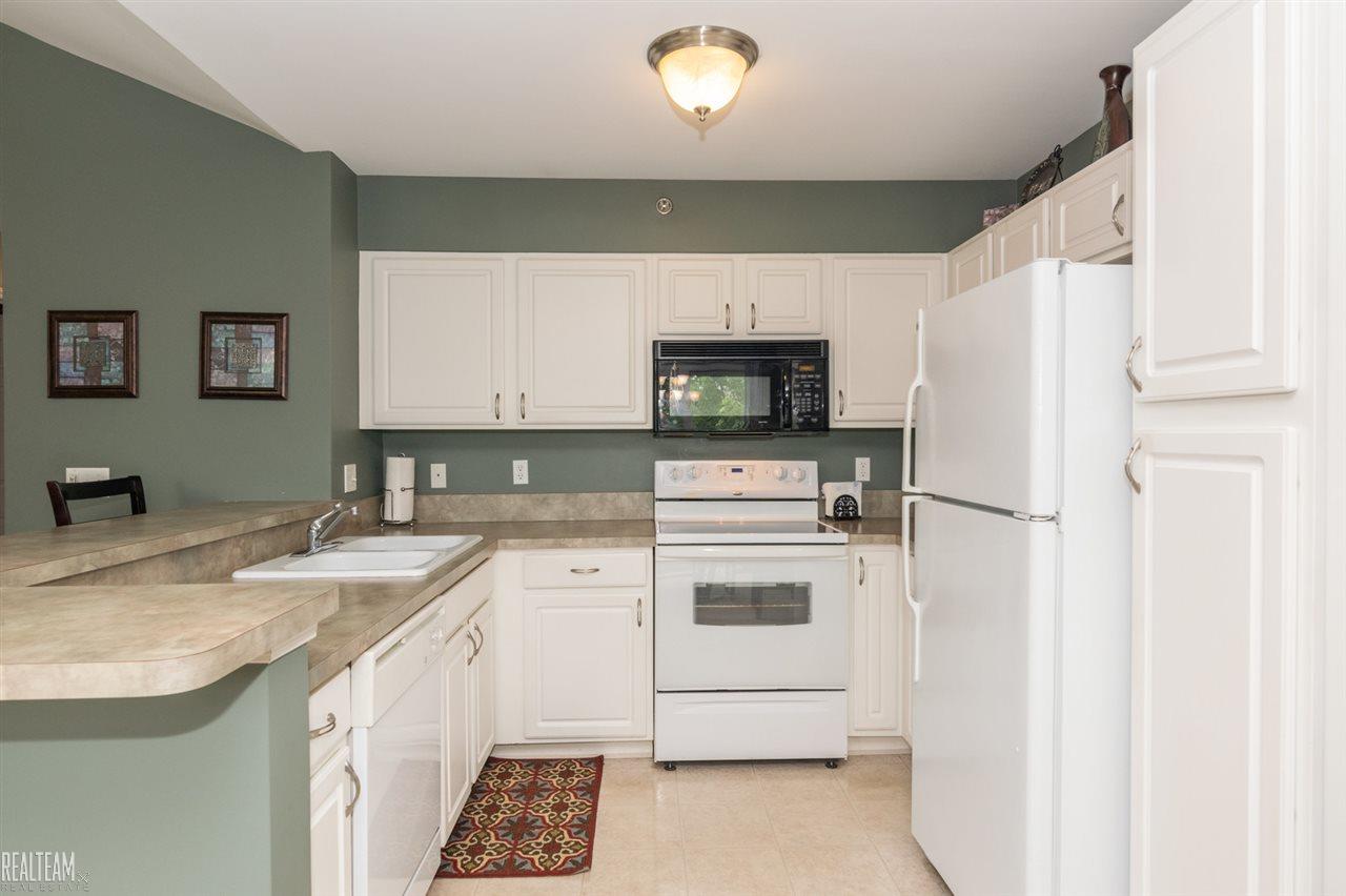 1692 Deepwood Circle Rochester, MI 48307 - Photo 10 of 19 31387416-9.JPG