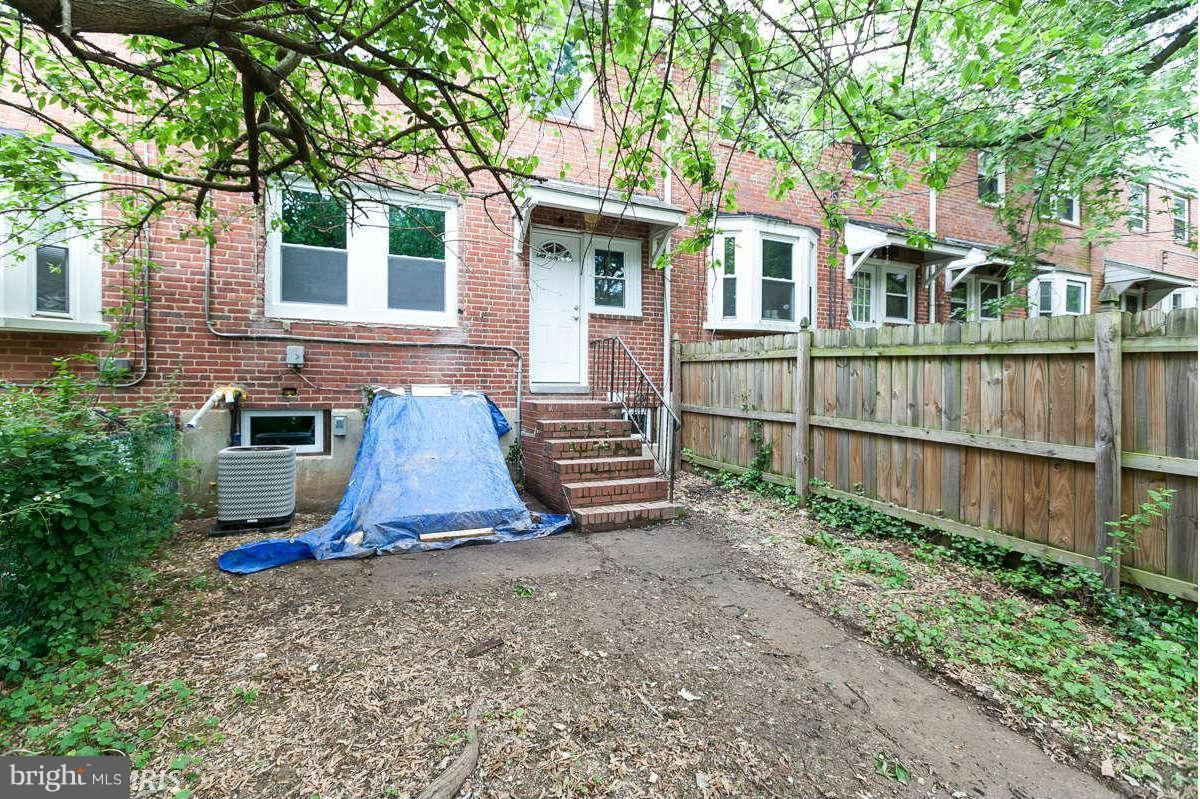 1554 Stonewood Road Baltimore, MD 21239 - Photo 28 of 30 Gated rear yard