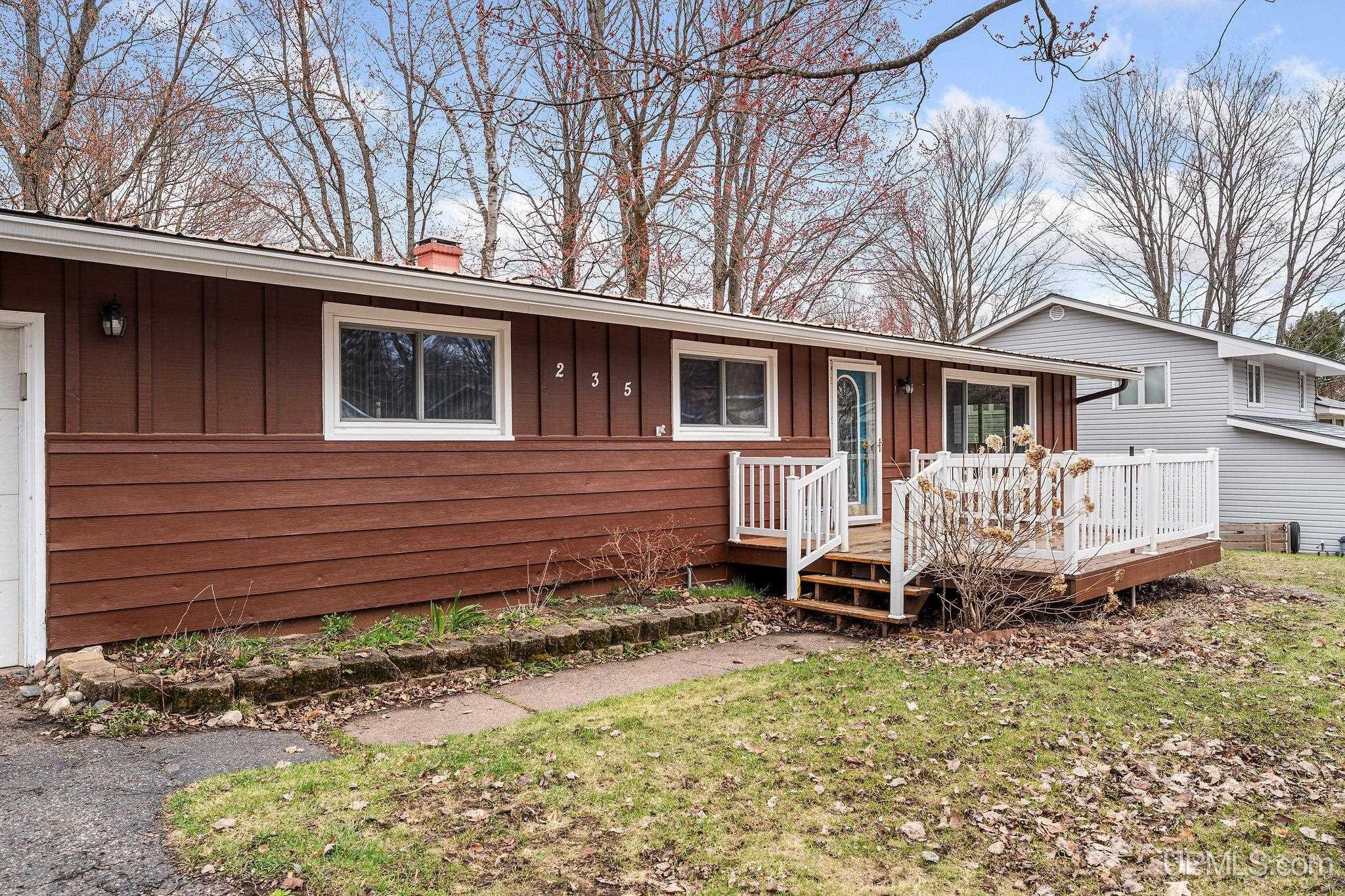 235 South Rose Street Ishpeming, MI 49849 - Photo 2 of 39
