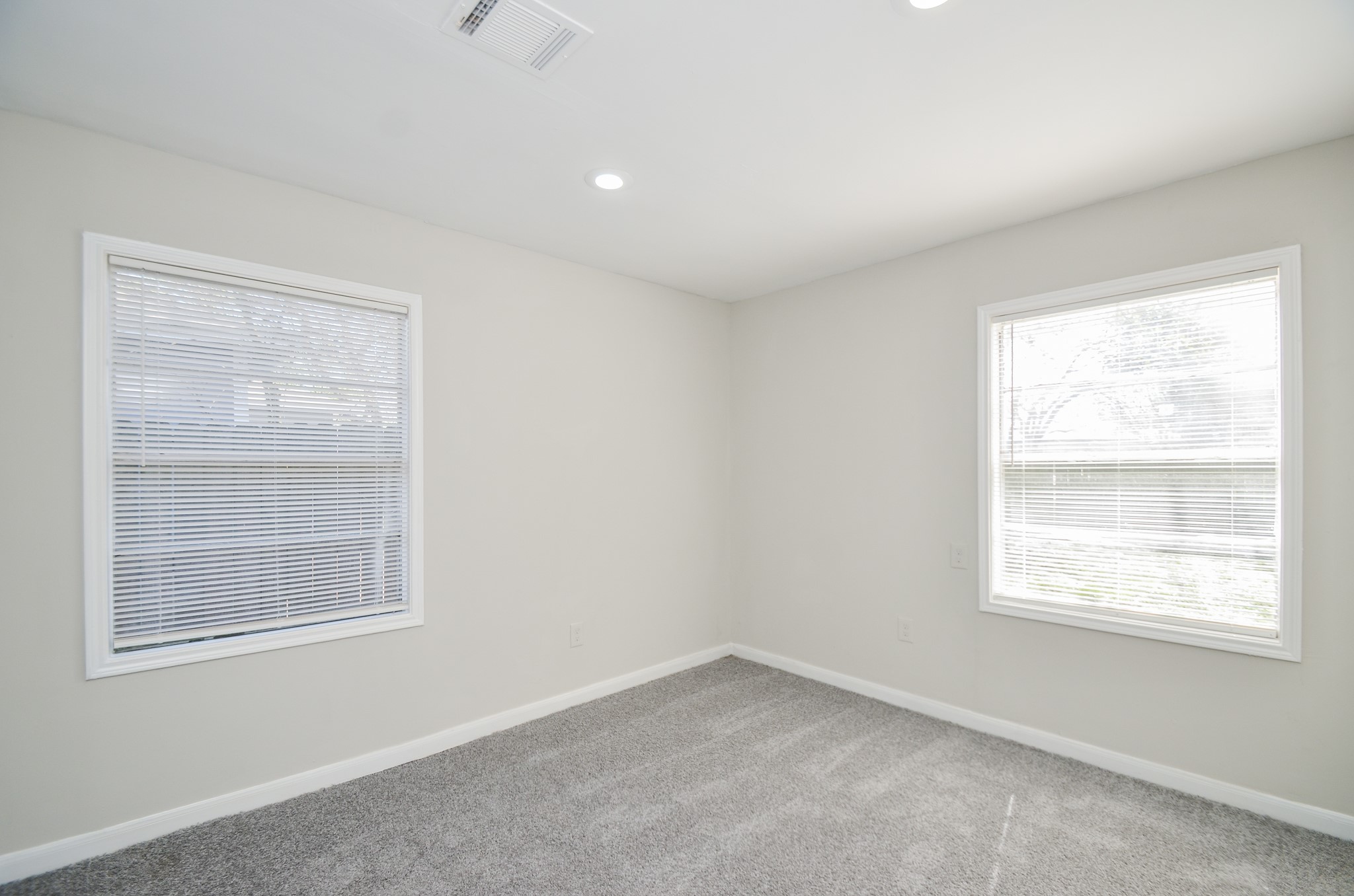 5238 Keystone Street Houston, TX 77021 - Photo 22 of 31 Secondary bedroom with two large windows.