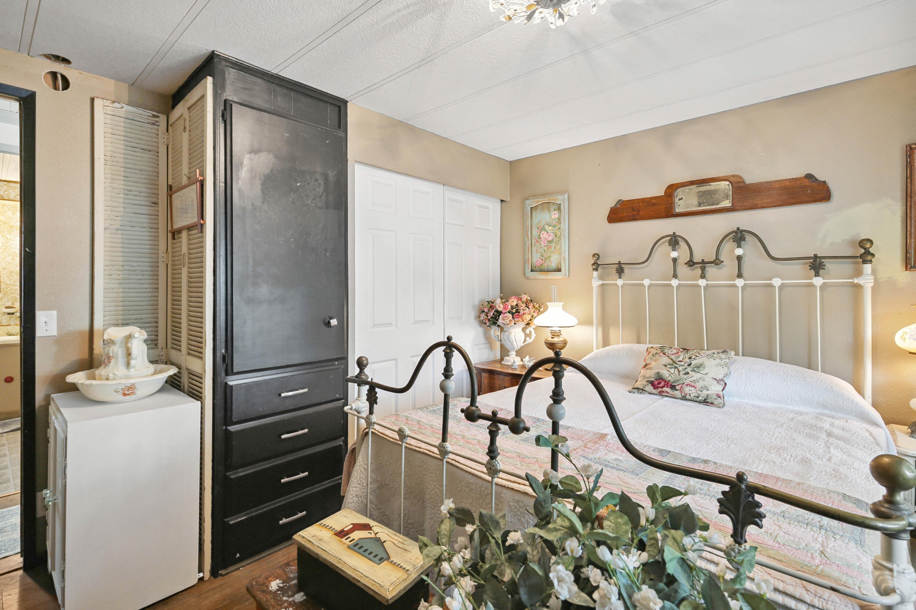 7 Brophy Way, Unit 23 Shady Cove, OR 97539 - Photo 14 of 26 Guest bedroom 2